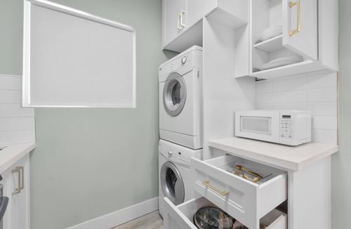 Old East York House | Cozy East York Bungalow 15 minutes from Downtown