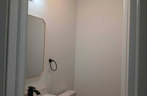Durham Region House | Cozy Ensuite Room in Oshawa