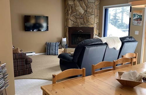 Apex Mountain Condo | Cozy Family Sized ski retreat at Apex Mountain.