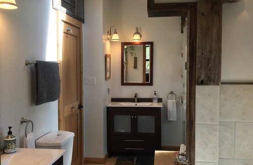 Parson House | Cozy Farmhouse Suite with Amazing river access