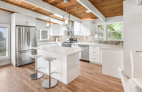 Canyon Heights House | Cozy fully furnished home with patio and games room