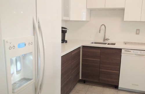 Etobicoke Apartment | Cozy Fully Furnished Apt w/Parking