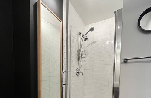 Chinatown Condo | Cozy Gastown Gem