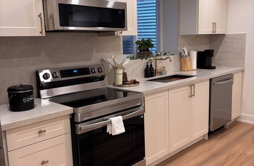 Churchill Meadows Apartment | Cozy Guest Suite