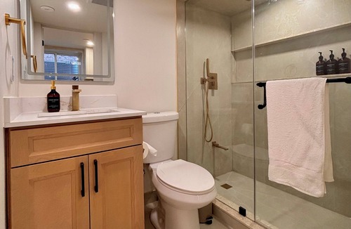 Churchill Meadows Apartment | Cozy Guest Suite