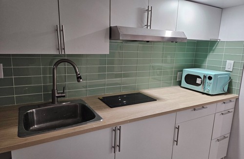 Glenridge Apartment | ​Cozy Heaven STC - Private & Modern Basement Suite