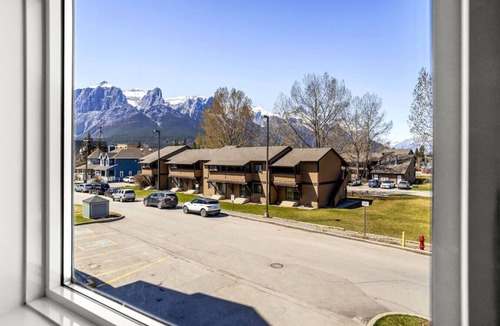 Silvertip Condo | Cozy Hideaway w/Mtn Views, Near DT Canmore&Banff