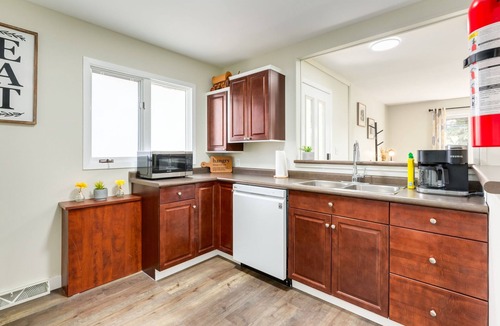 Northwest Calgary Apartment | Cozy Inner City Home | Close to Downtown