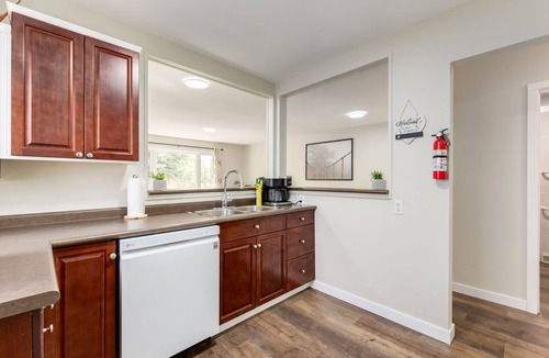 Northwest Calgary Apartment | Cozy Inner City Home | Close to Downtown