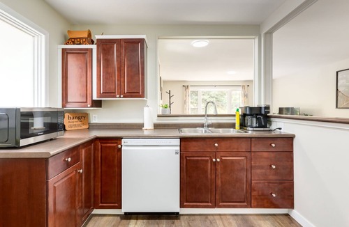 Northwest Calgary Apartment | Cozy Inner City Home | Close to Downtown