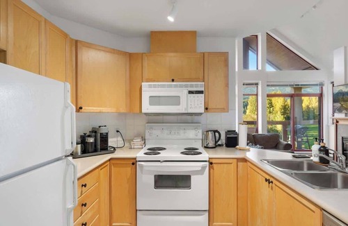 Nicklaus North Apartment | Cozy Lakefront Whistler Condo | Mountain/Lake View