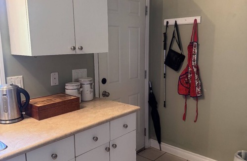 Regional District of Nanaimo Apartment | Cozy Lakeside Retreat
