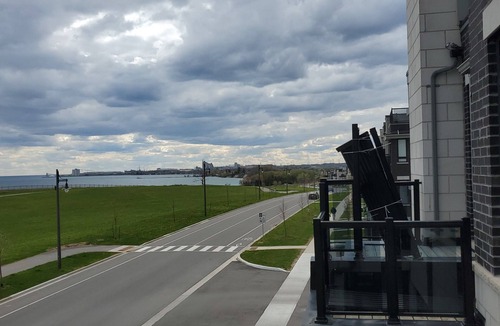 Clarington House | Cozy Lakeside Views Getaway,Balcony, Water Views,Calm & Welcoming.