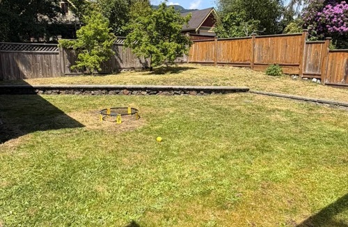 Grand Boulevard House | Cozy Lynn Valley Rancher Surrounded by Nature