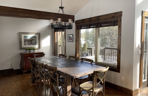 East Kootenay House | Cozy, modern cabin, close to golf course and village amenities.