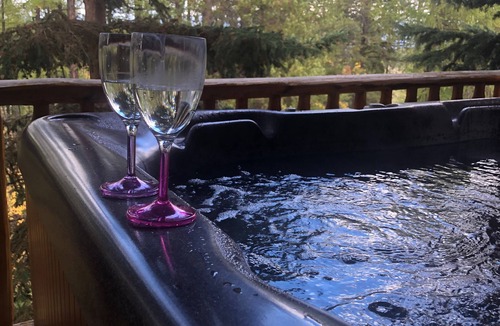 East Kootenay Condo | Cozy Mountain Retreat with Hot tub!