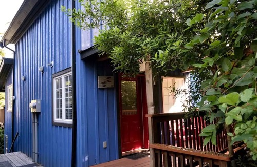 Ucluelet Cottage | Cozy Mountain View Cove-side Cottage & Sauna
