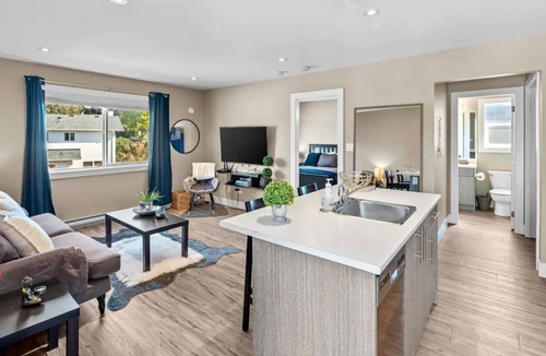 Saanich West Apartment | Cozy Nook on Pullet Place