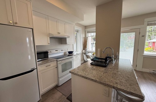 Sooke Apartment | Cozy Ocean Gateway Guess Suite on Spirit Bay w/full kitchen. Pet-Friendly!