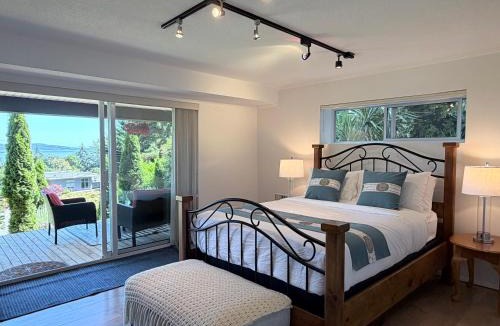 Cordova Bay Apartment | Cozy Ocean View Retreat