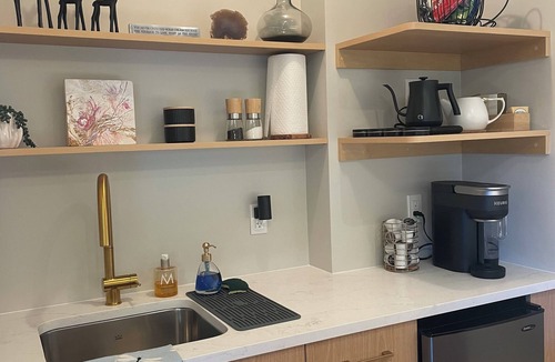 Gibsons House | Cozy Oceanmount 1BR Suite with Sofa Bed – Ideal Escape