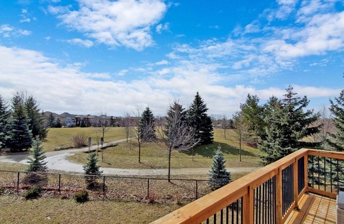 Oakville House | Cozy park view suit in Oakville