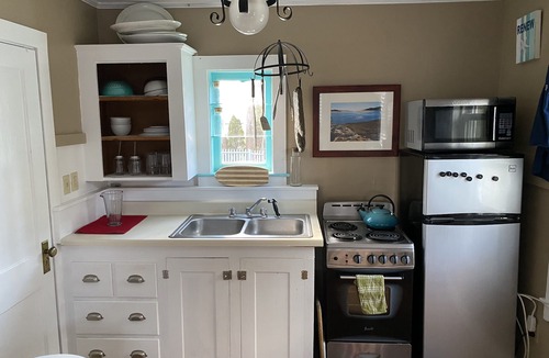 Ogunquit Apartment | Cozy, perfect location, dog friendly Updated calendar with more availability!