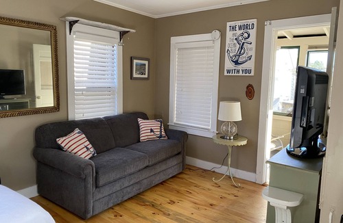 Ogunquit Apartment | Cozy, perfect location, dog friendly Updated calendar with more availability!