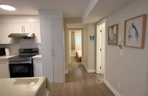 Surrey House | Cozy & Private 2BR Guest Suite