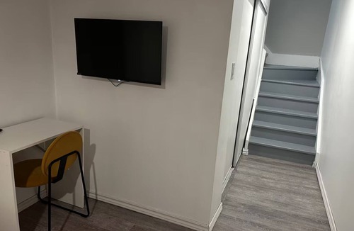 Ajax House | Cozy Private Den in Ajax