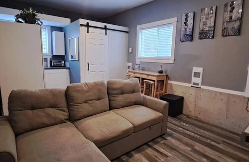 Sappertown Apartment | Cozy Private Guest Suite Near SkyTrain
