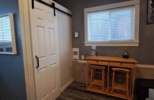 Sappertown Apartment | Cozy Private Guest Suite Near SkyTrain