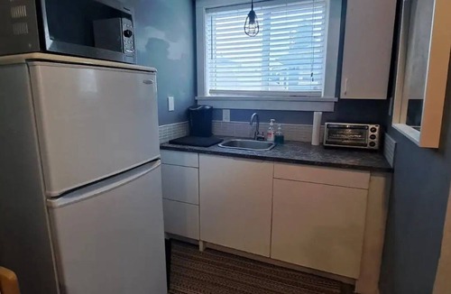 Sappertown Apartment | Cozy Private Guest Suite Near SkyTrain
