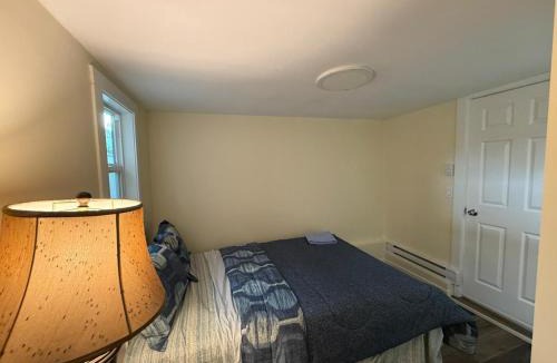 Knight House | Cozy Private Queen Room Commercial Broadway