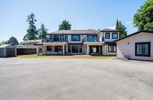 Richmond House | Cozy Private Suite with Separate Entrance in Richmond. Near YVR airport
