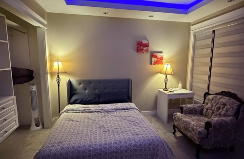 Richmond House | Cozy Private Suite with Separate Entrance in Richmond. Near YVR airport