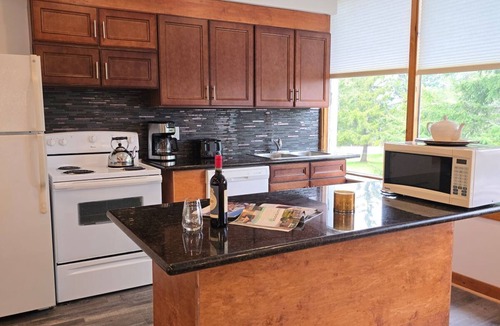 The Blue Mountains Cottage | Cozy Renovated Cottage@Blue Mountain, Private Beach Access, BBQ, Petfriendly