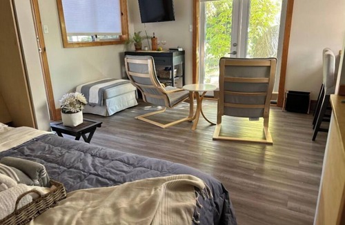 Saanich West Apartment | Cozy retreat in quiet Royal Oak neighbourhood.