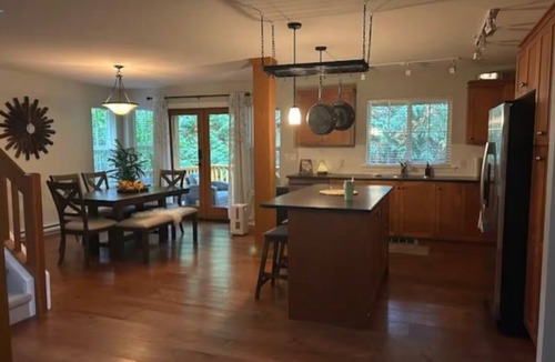 Lindell Beach Cottage | Cozy Robins Roost- The Cottages at Cultus Lake