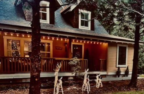 Lindell Beach Cottage | Cozy Robins Roost- The Cottages at Cultus Lake