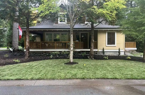 Lindell Beach Cottage | Cozy Robins Roost- The Cottages at Cultus Lake