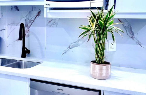 Highland Park House | Cozy Room 3 | Private Entry | Near Airport UofC SAIT | Free Parking
