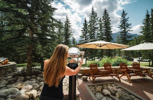 Lake Louise Apartment | Cozy Room in the Mountains | On-Site Ski Lockers!