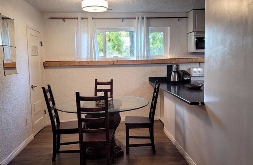 Colwood House | Cozy separate suite+carport parking+ private patio