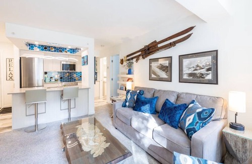 Upper Village Apartment | Cozy & Spacious 1BR:Sleeps 4,Pool, Hottub, Sauna, Walk to Shops, Restaurants & Trails!