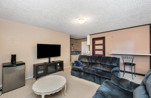 Victoria House | Cozy Suite for exploring beautiful British Columbia's Island and nature.