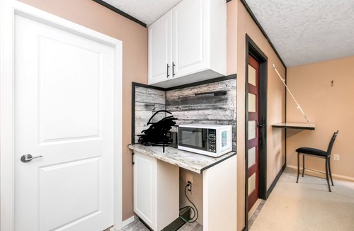 Victoria House | Cozy Suite for exploring beautiful British Columbia's Island and nature.