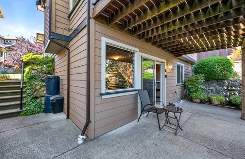 Victoria House | Cozy Suite for exploring beautiful British Columbia's Island and nature.