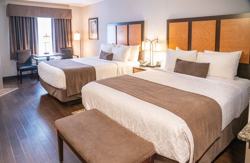Canmore Hotel | Cozy Suite with free Breakfast, Pool & Waterslide