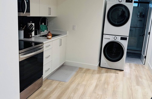 White Rock Apartment | Cozy two bedroom Suite
